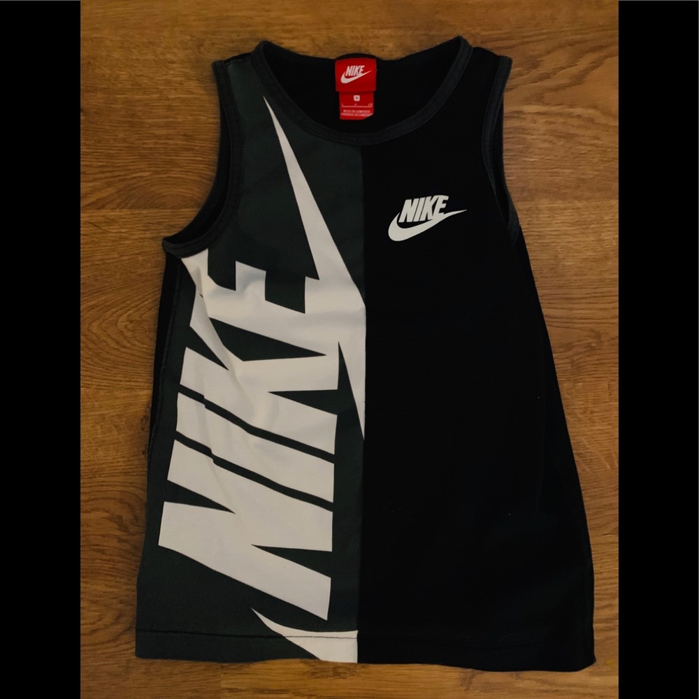 Nike Boy’s size small tank top . Good condition